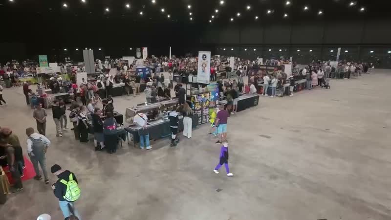 Foule de visiteurs à un événement Pocketflex